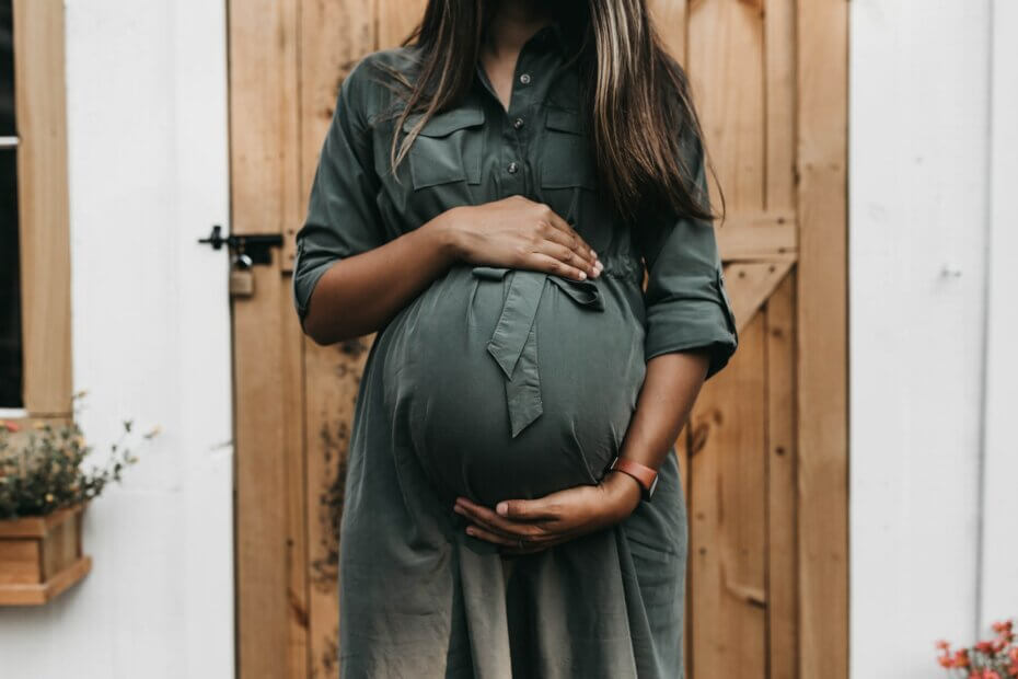 femme-enceinte-ballon-de-grossesse